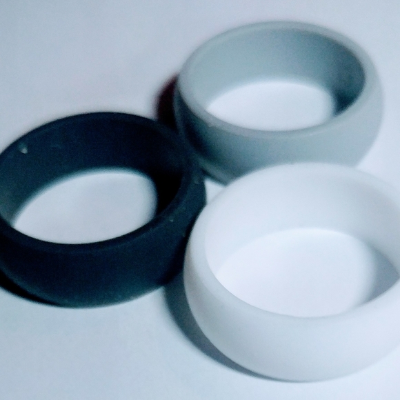 Pack of Three Men's Silicone Rings (Bands) - Picture 3 of 4